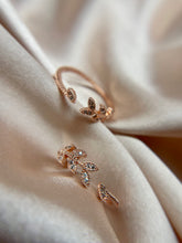 Load image into Gallery viewer, Crystal Leaf Ring