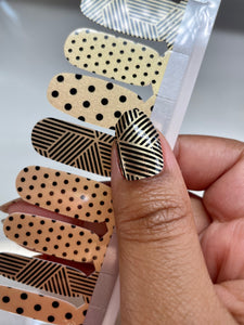 Golden Geometric Nail Wrap